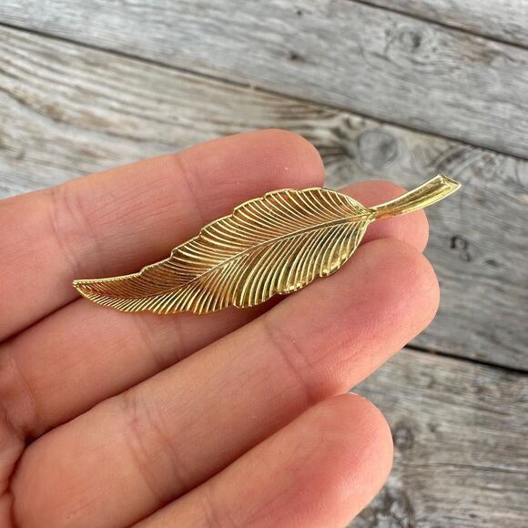 Vintage Jewelry Gold Tone Leaf Brooch Pin - Picture 1 of 2